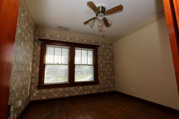 220 Lakeside Dr, Walkerton, IN 46574